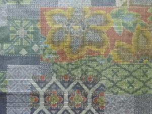 アンティーク　幾何学に花模様織り出し本場泥大島紬着物